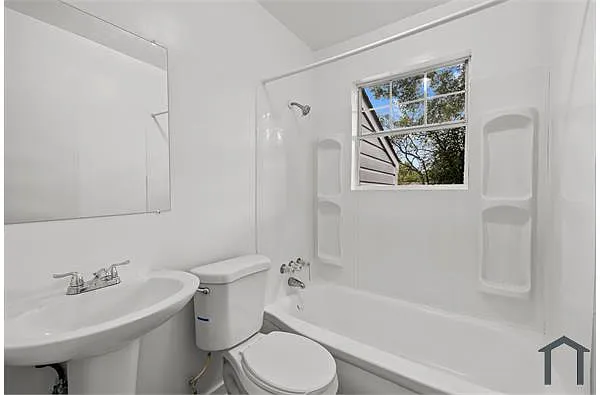 Building Photo - 4010 Vandiver Ct