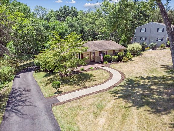 2nd image of 609 Greenspring Dr