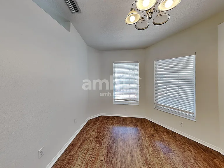 312 116th St E — Photo 5
