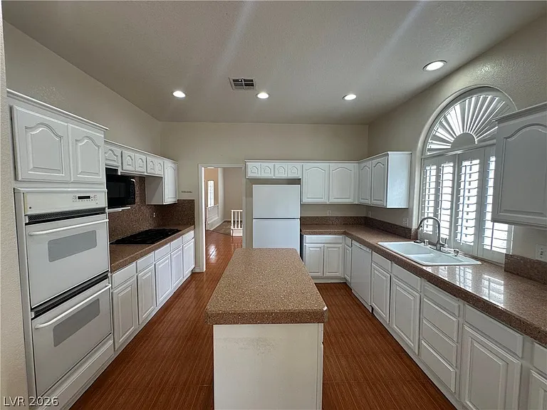 2109 Cedar Hills St — Photo 10