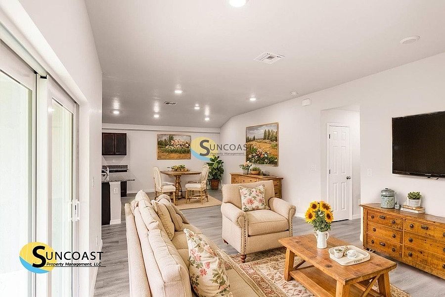 1st image of 3851 Hollycrest St