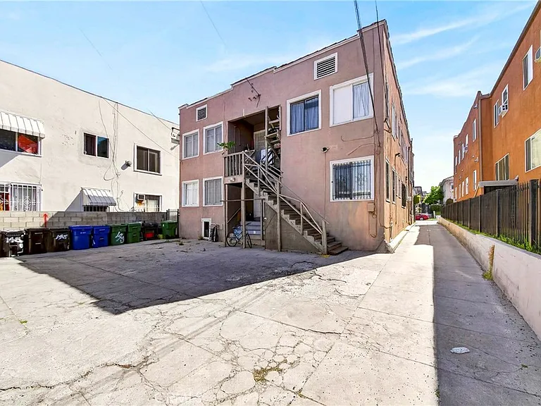 139 S Manhattan Pl — Photo 39
