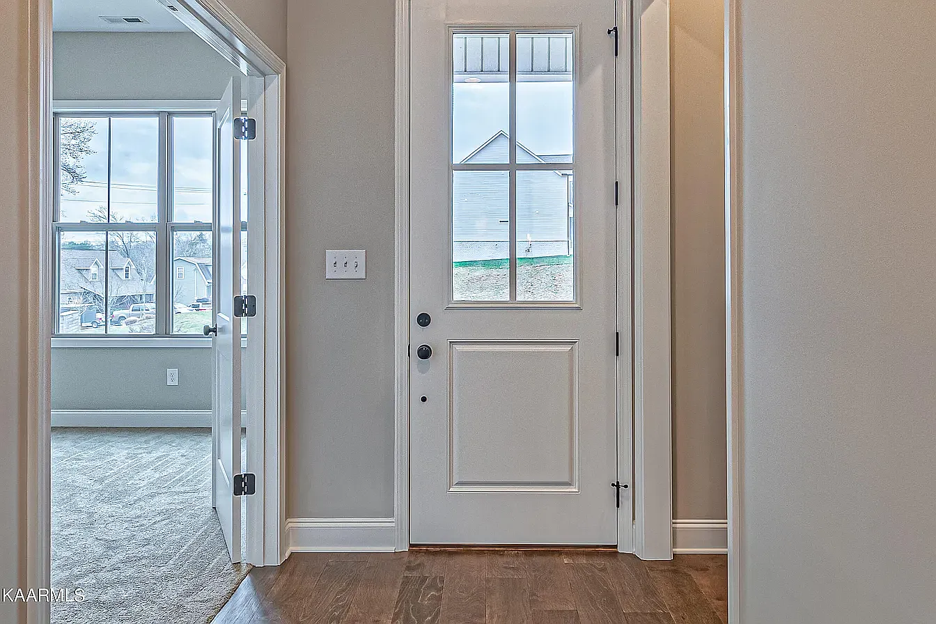 5 bed, 2491 sqft, $3,000 — Photo 2