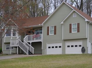 5718 E Emerald Oaks Dr, Acworth, GA 30102