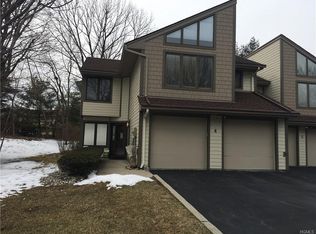 4 Windermere Brook Ln, Suffern, NY 10901