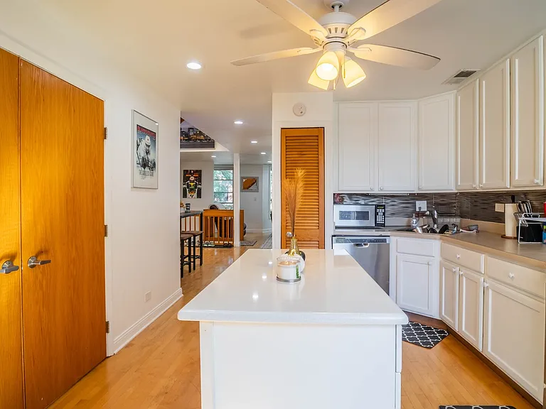 2512 N Marshfield Ave #3 — Photo 3