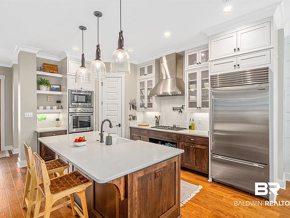 3rd image of 536 Artesian Spring Dr