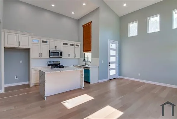 3 bed, 1200 sqft, $3,800 — Photo 4