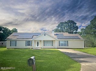 2 Hundley Rd, Carriere, MS 39426