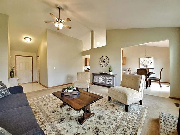 5th image of 21647 Sue Ellen Dr