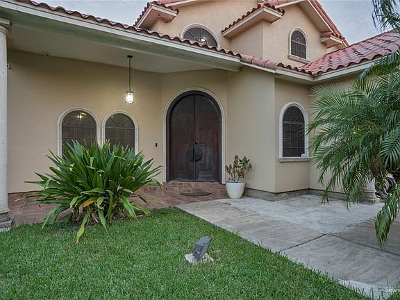 3rd image of 2044 Toluca Dr