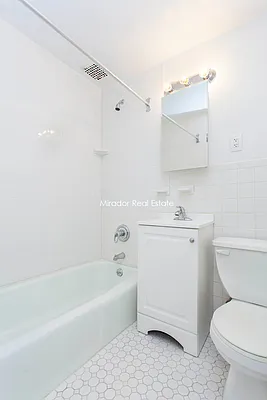 Rented by Mirador Real Estate | media 22