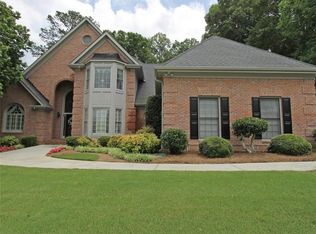 190 Chickering Lake Dr, Roswell, GA 30075