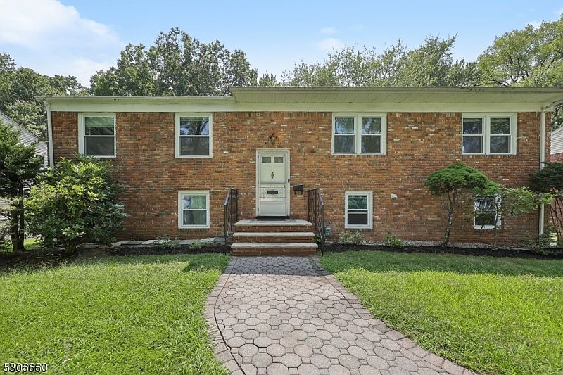 1st image of 22 Ashwood Dr