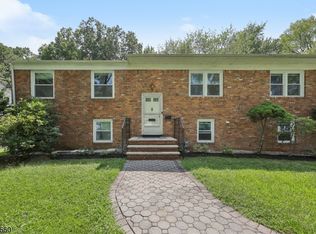 22 Ashwood Dr, Livingston, NJ 07039