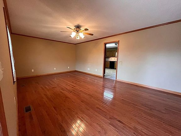 3rd image of 800 Nethery Rd SW