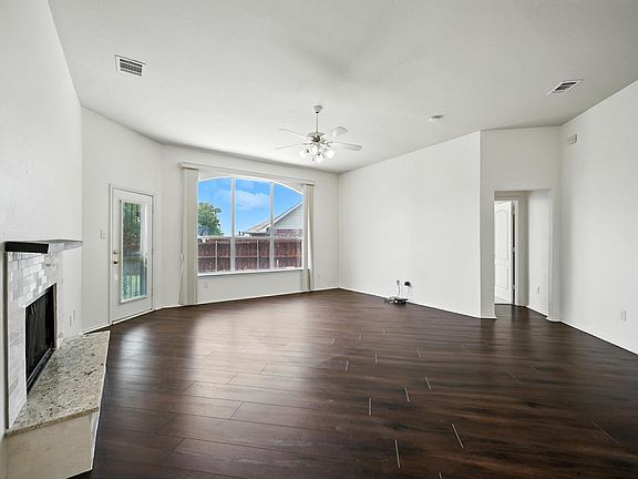 3rd image of 1404 Christine Dr