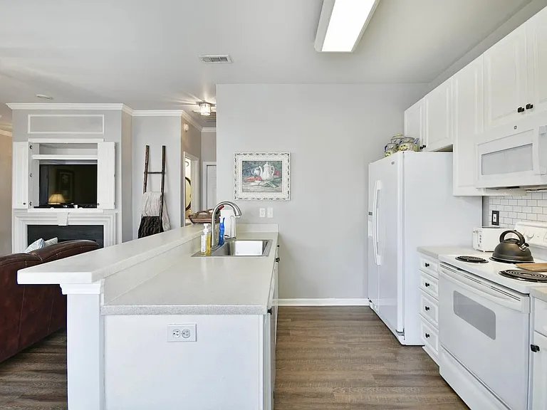 614 Glassyrock Ct — Photo 10