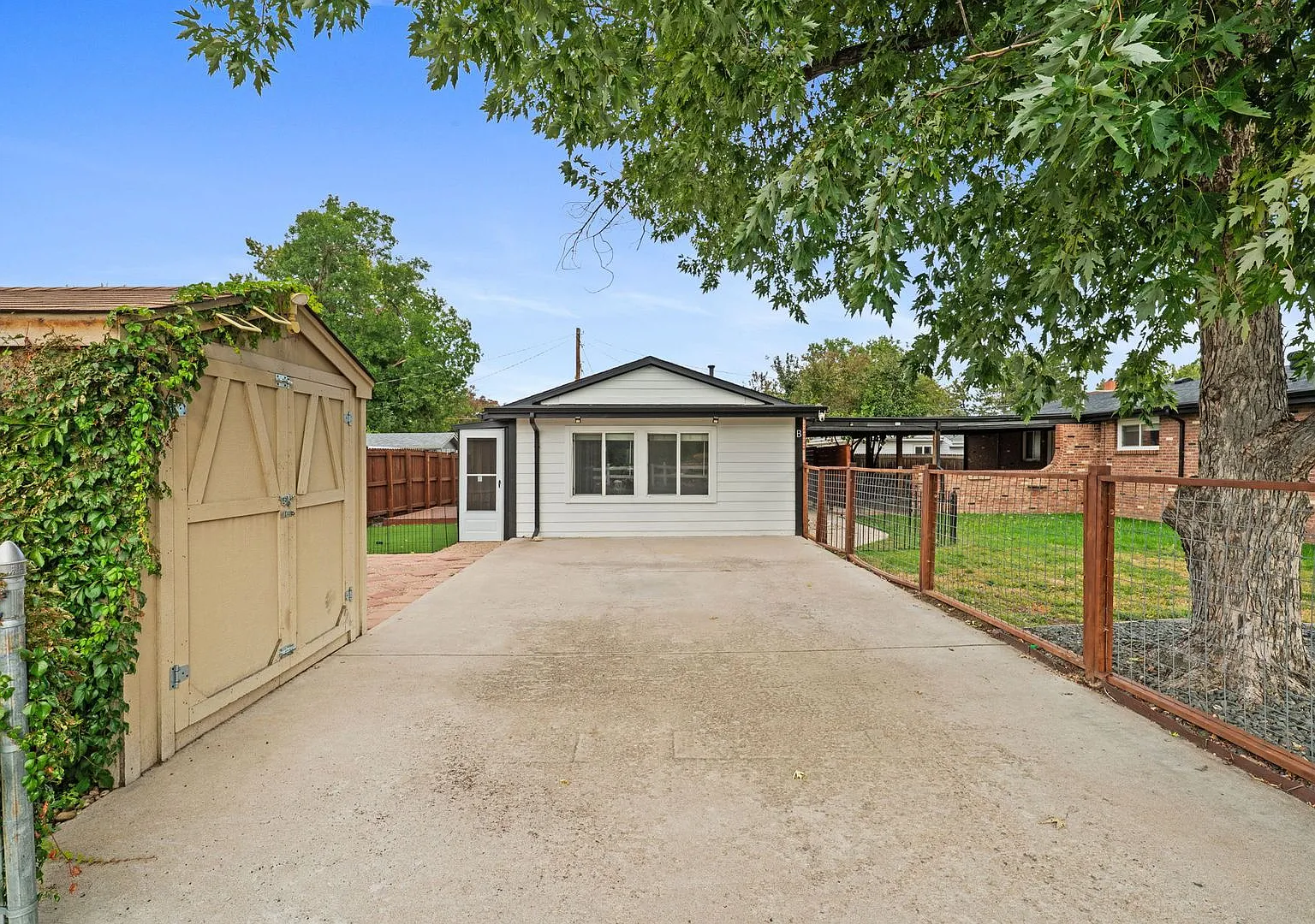 Spacious + Private 2br/1ba In The Beautiful Golden, Co! Utilities Included — Photo 2