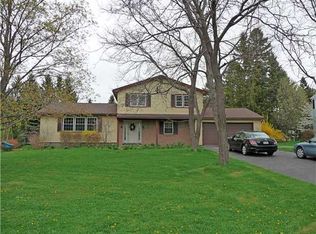 20 Wood Acre Dr, Pittsford, NY 14534