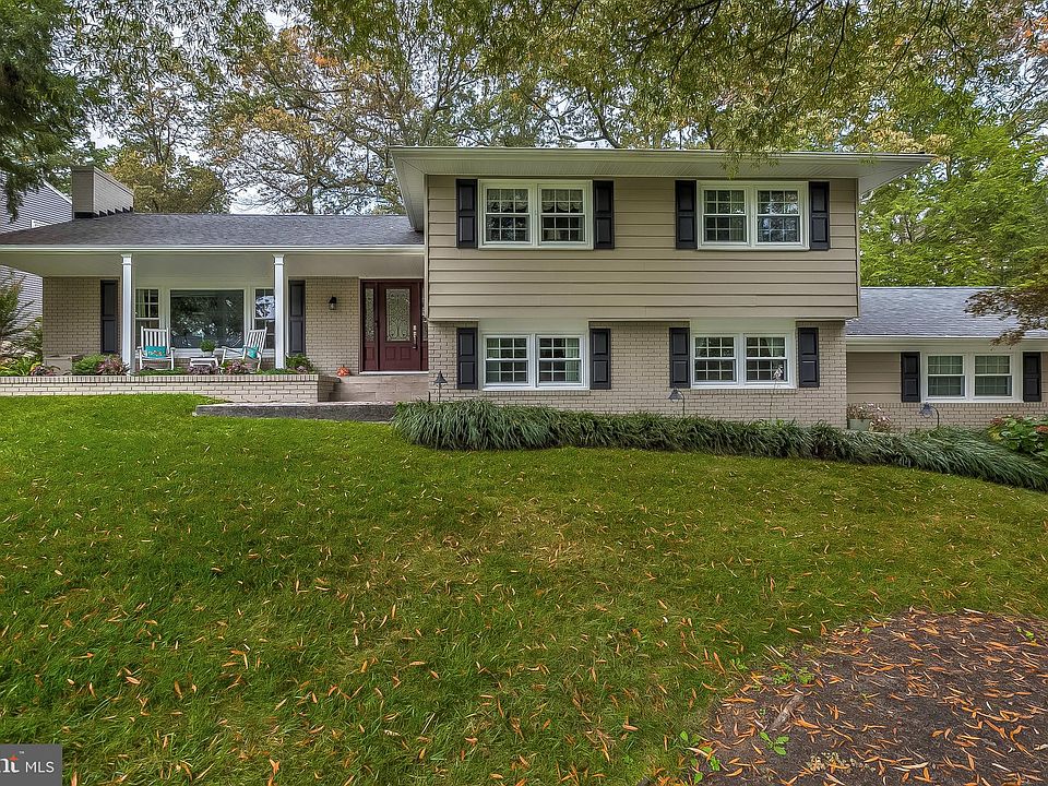 1st image of 20 Saint Ives Dr