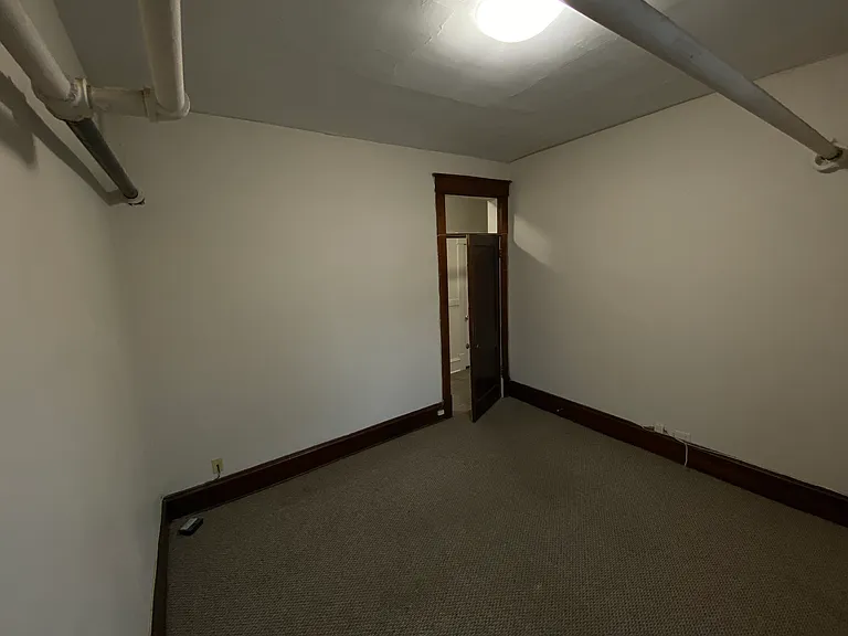 915 Corydon Ave — Photo 14
