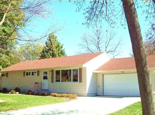 1818 Brookside Cir, Albert Lea, MN 56007