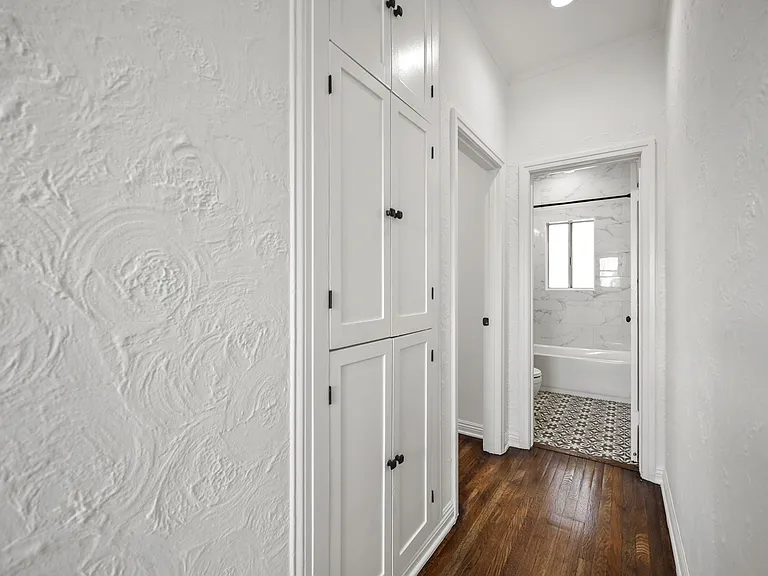 1311 N Hayworth Ave — Photo 7