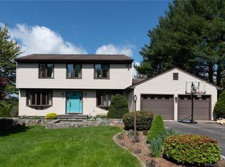 118 Hillside Ln, Monroe, CT 06468