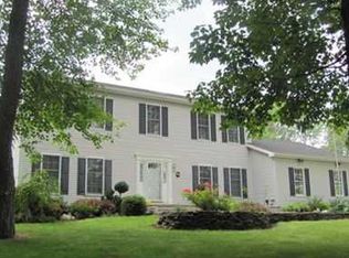 90 Gateway Blvd, Kendall Park, NJ 08824