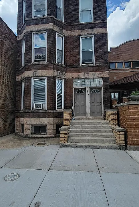3242 S Princeton Ave #2R