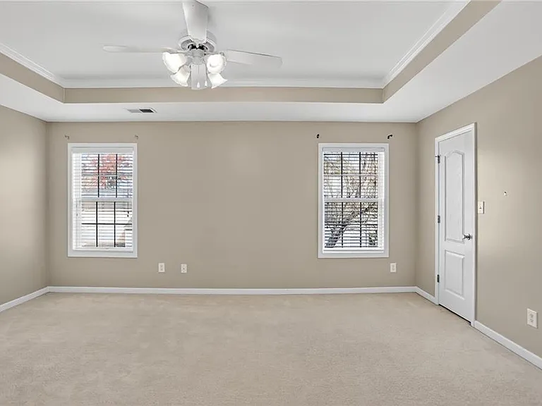 230 Valley Xing — Photo 11