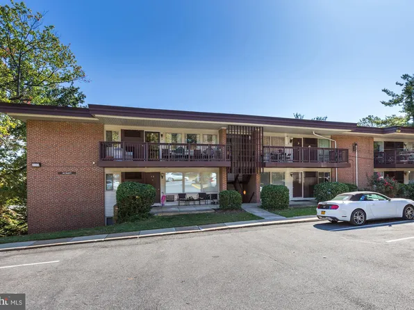 160 Talbott St #10, Rockville, MD 20852