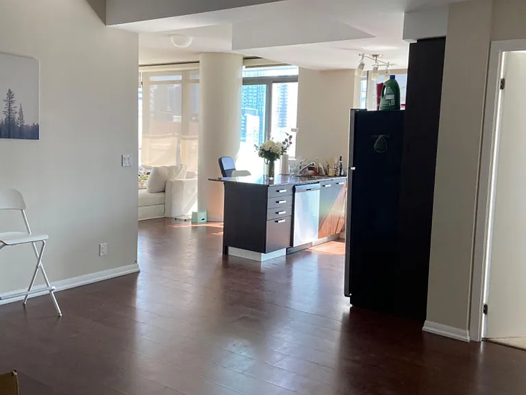832 Bay St #1605 — Photo 7