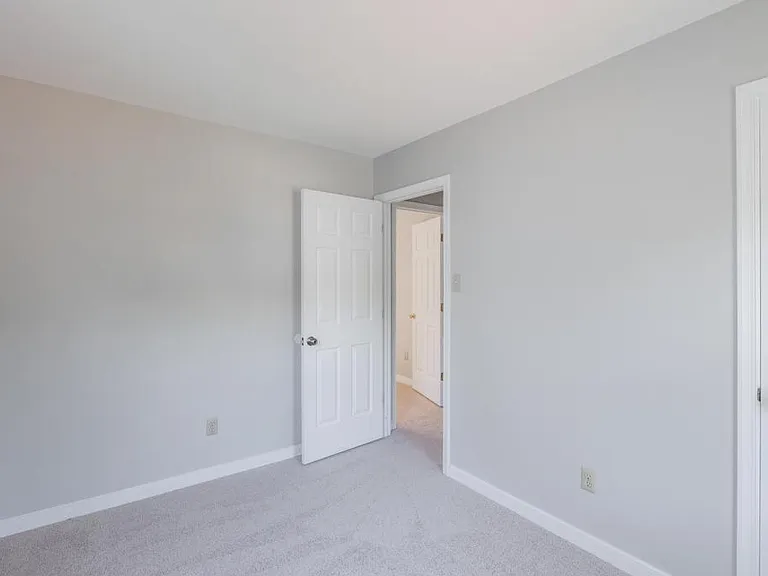 8915 Castle Point Dr — Photo 25