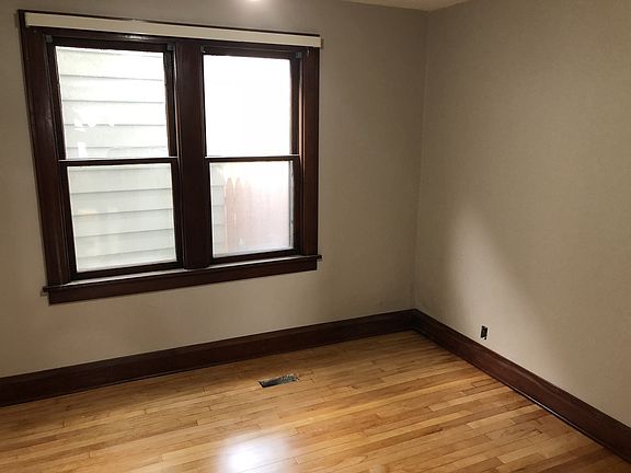 2nd image of 343 14th Ave NE