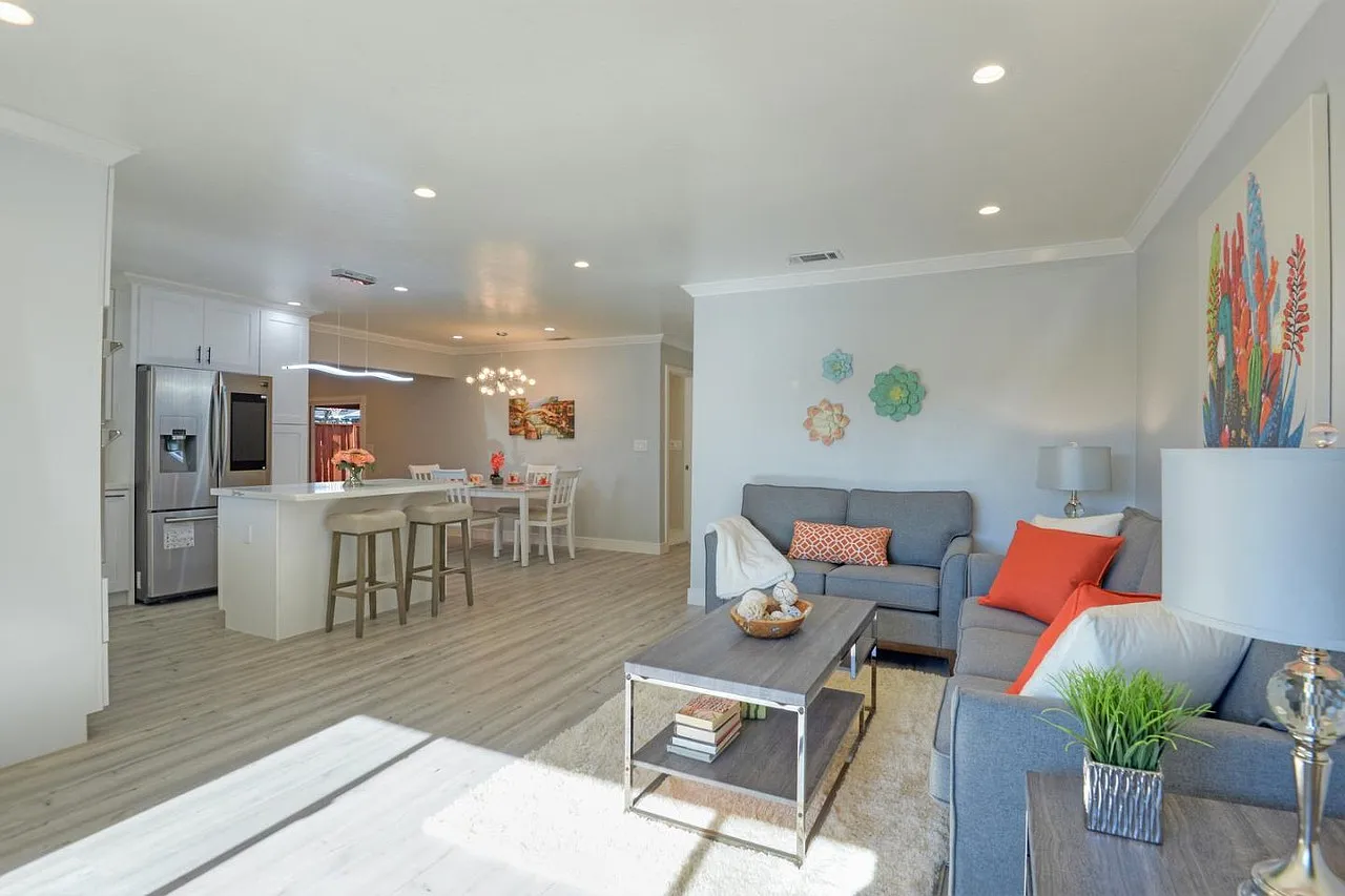 3490 Woodside Ln — Photo 2