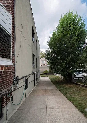 Rented by RealTegrity NY LLC | media 28
