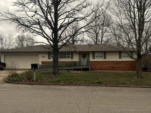 1021 W Shawnee Ave, Nowata, OK 74048