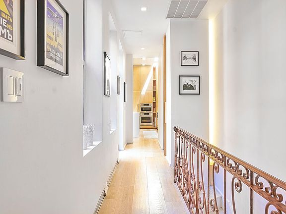 5th image of 131 E 39th St APT 1
