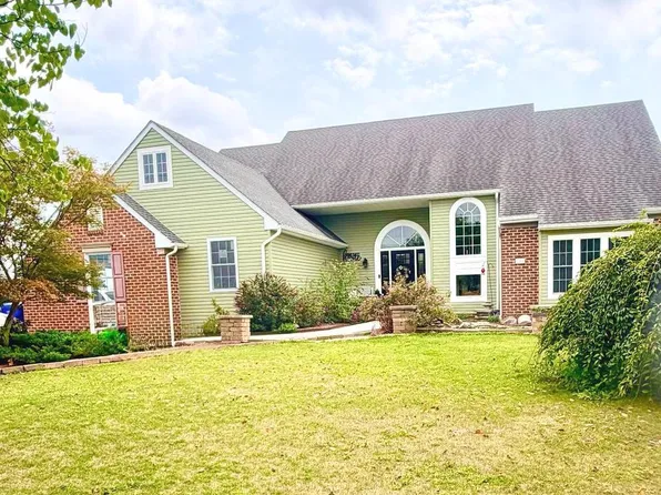 206 Fairview Dr, Hanover, PA 17331