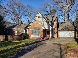 2044 Sharon Ln, Charlotte, NC 28211