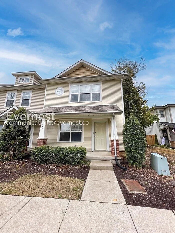 3 bed, 3.5 bath, 1302 sqft, $2,745 — Photo 1