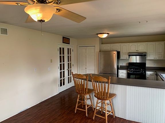 5th image of 1078 Linda Ln