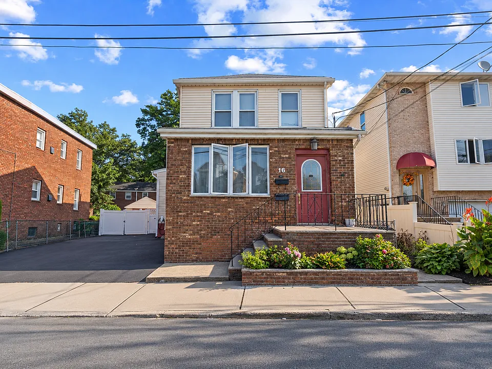 16 Albert St #2