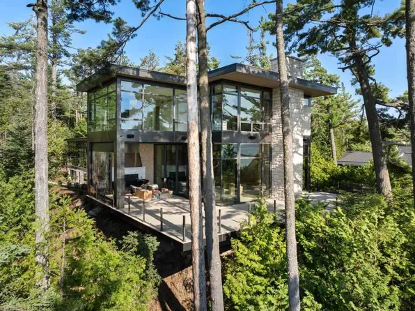 3087 Forrest Ave, Harbor Springs, MI 49740