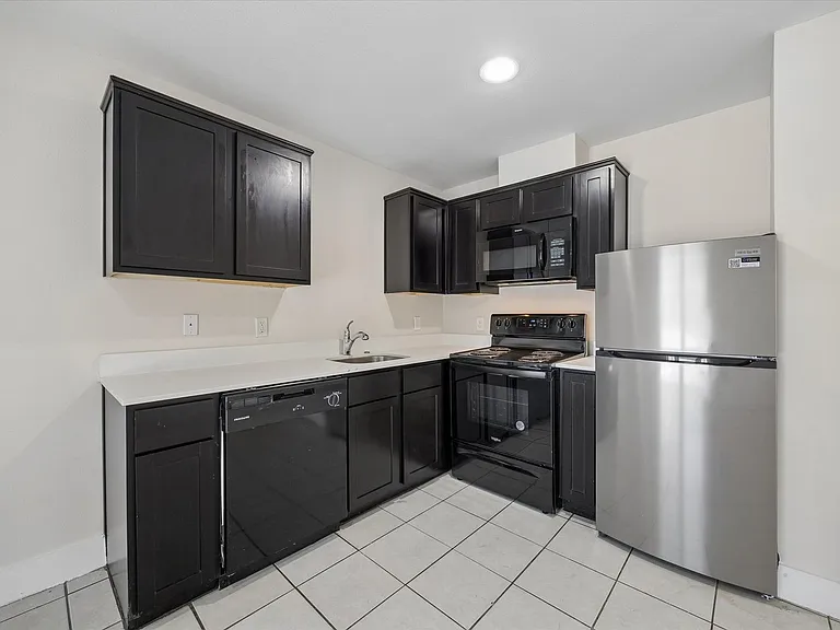 4300 Rosslyn — Photo 29