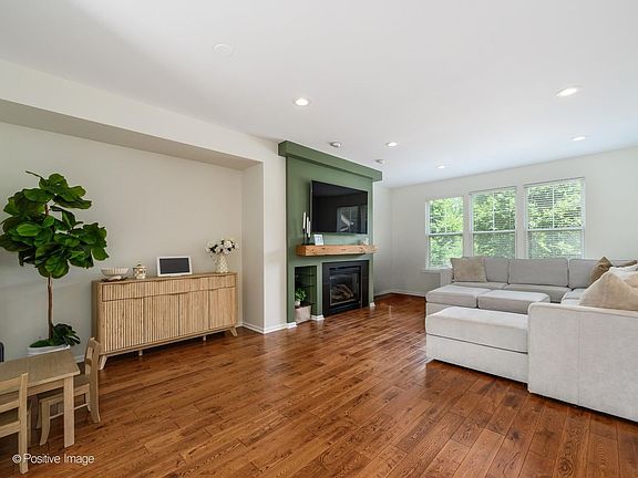 3rd image of 5566 Cloverdale Rd