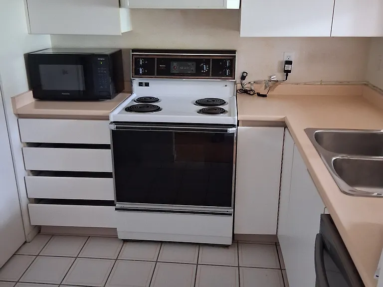 1738 Alberni St #416 — Photo 5