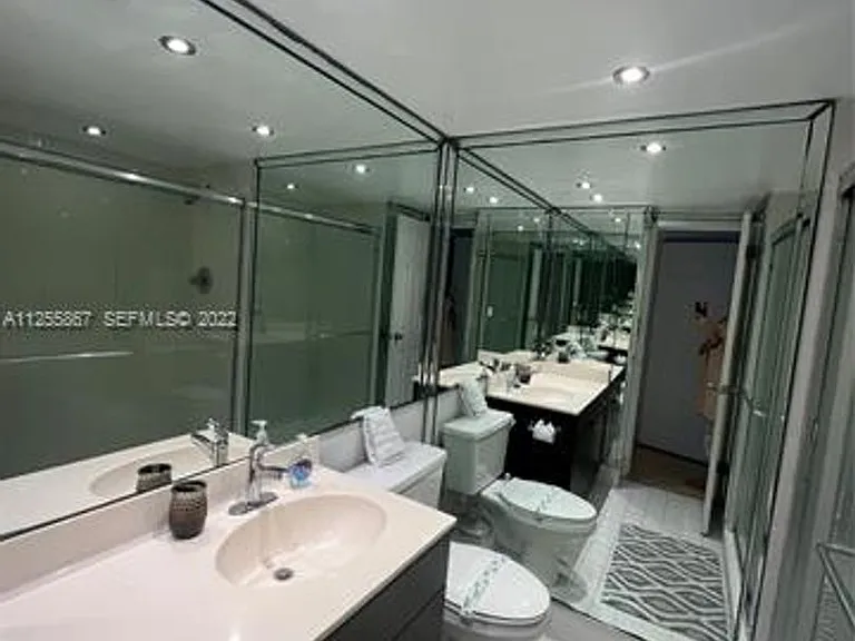 5161 Collins Avenue Cu #1711 — Photo 11
